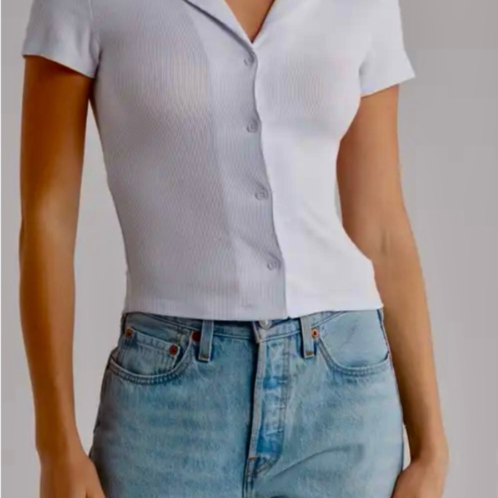 SWEET ROMEO Women's White Button-Up Ribbed Top